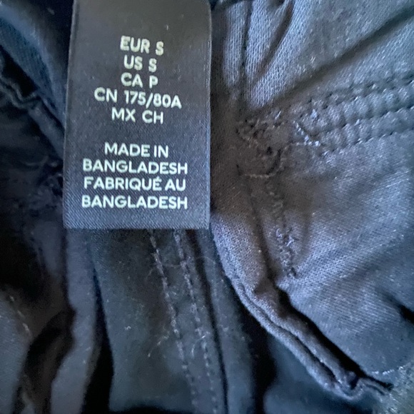 black cargo pants with six pockets - Picture 3 of 3